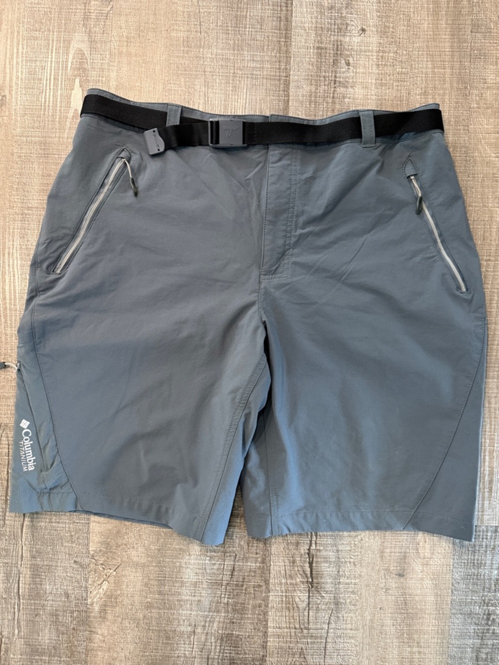 Columbia Men's Slate Gray Lightweight Outdoor Shorts with Integrated Belt